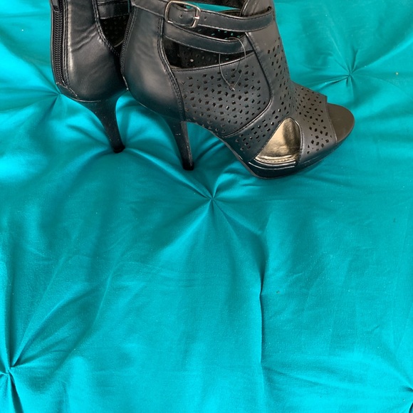 Open toe Booties - Picture 8 of 8